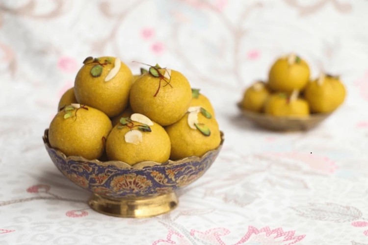 Besan laddu bhog