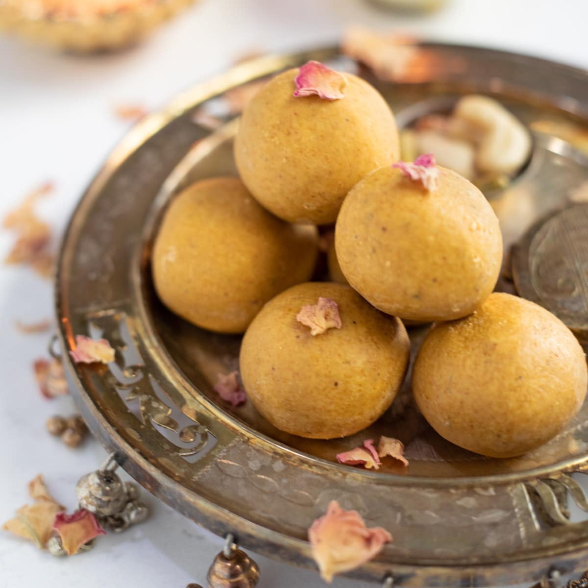 Besan laddu bhog