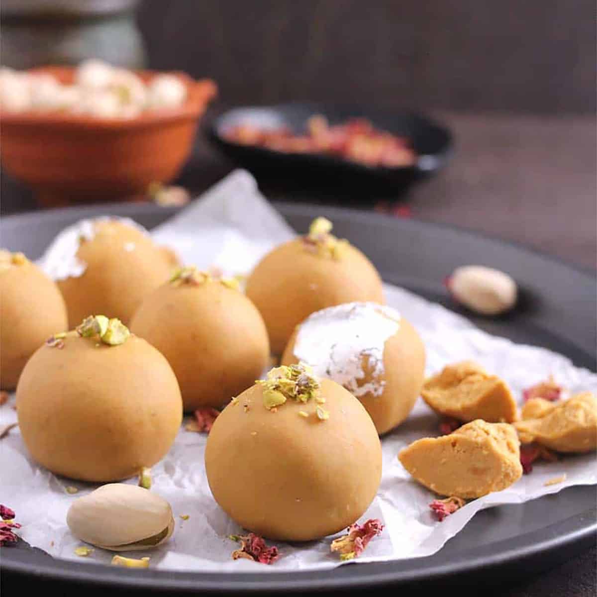 Besan laddu bhog