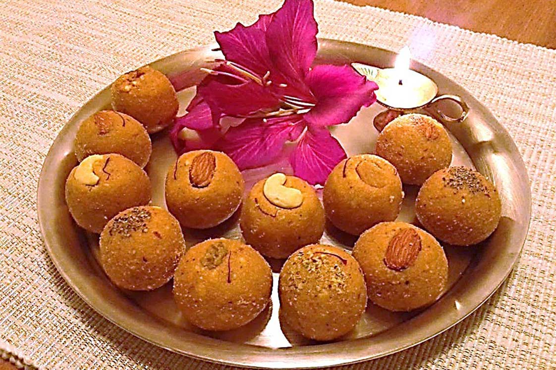 Besan laddu bhog